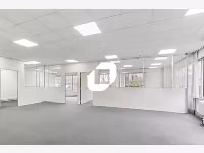 A louer Bureaux 407m² Villepinte