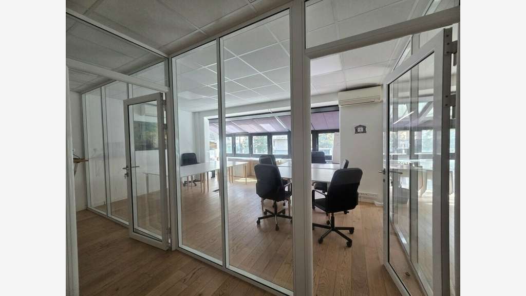 Bureau 79m² R+1 à louer à Villeurbanne  Charpennes