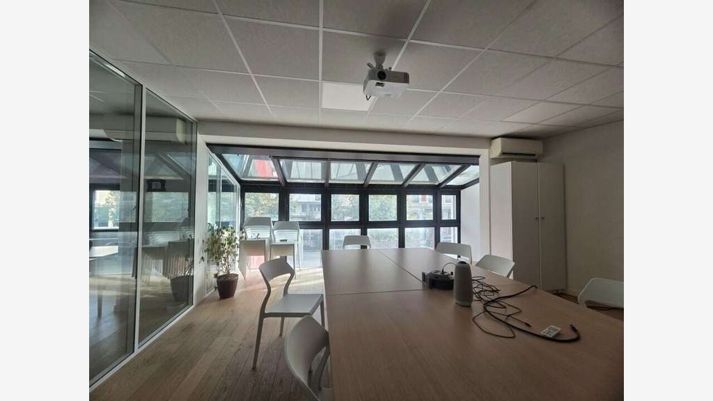 Bureau 79m² R+1 à louer à Villeurbanne  Charpennes