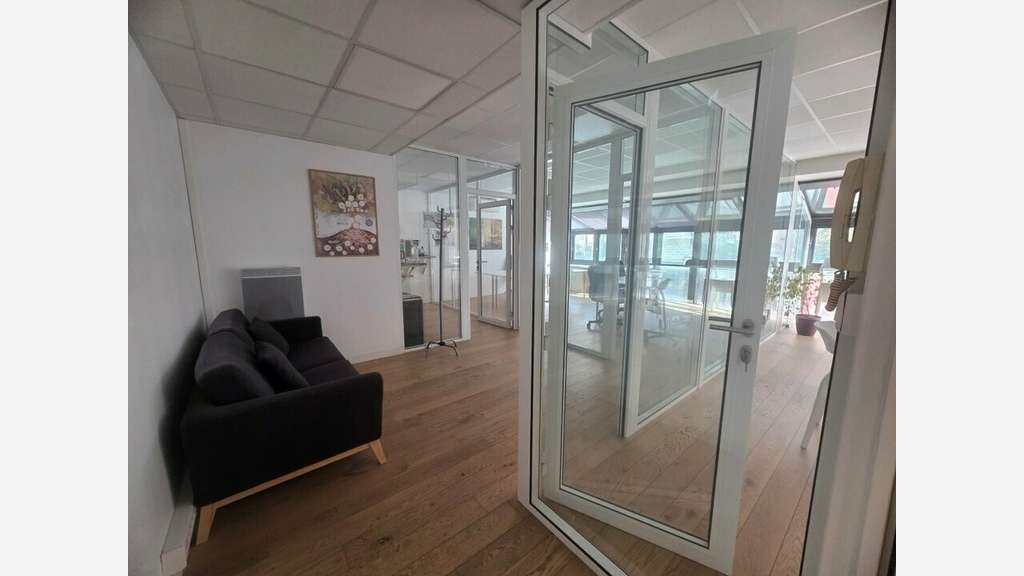 Bureau 79m² R+1 à louer à Villeurbanne  Charpennes