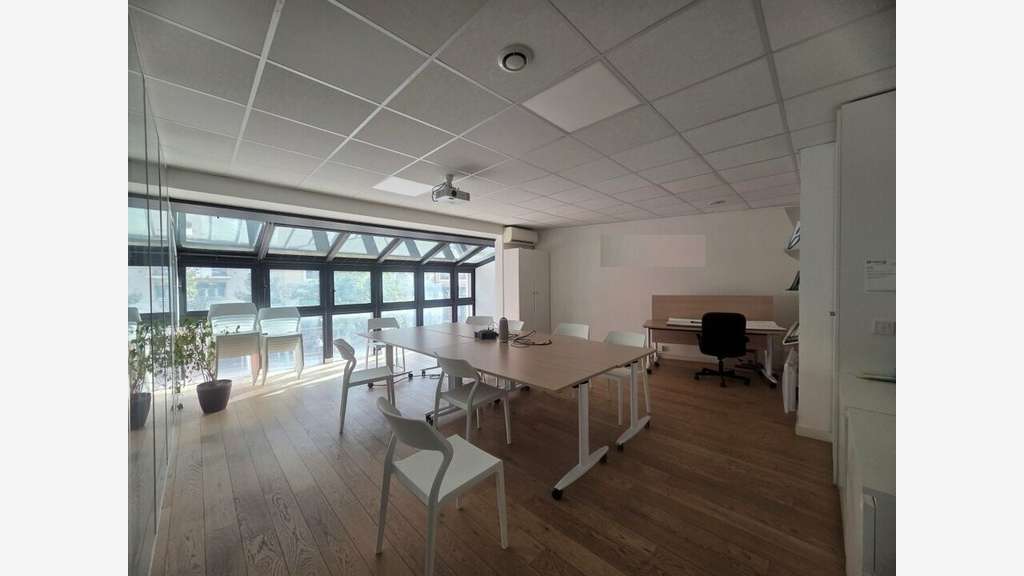 Bureau 79m² R+1 à louer à Villeurbanne  Charpennes
