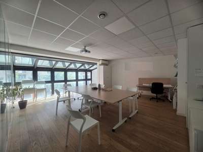 Bureau 79m² R+1 à louer à Villeurbanne  Charpennes