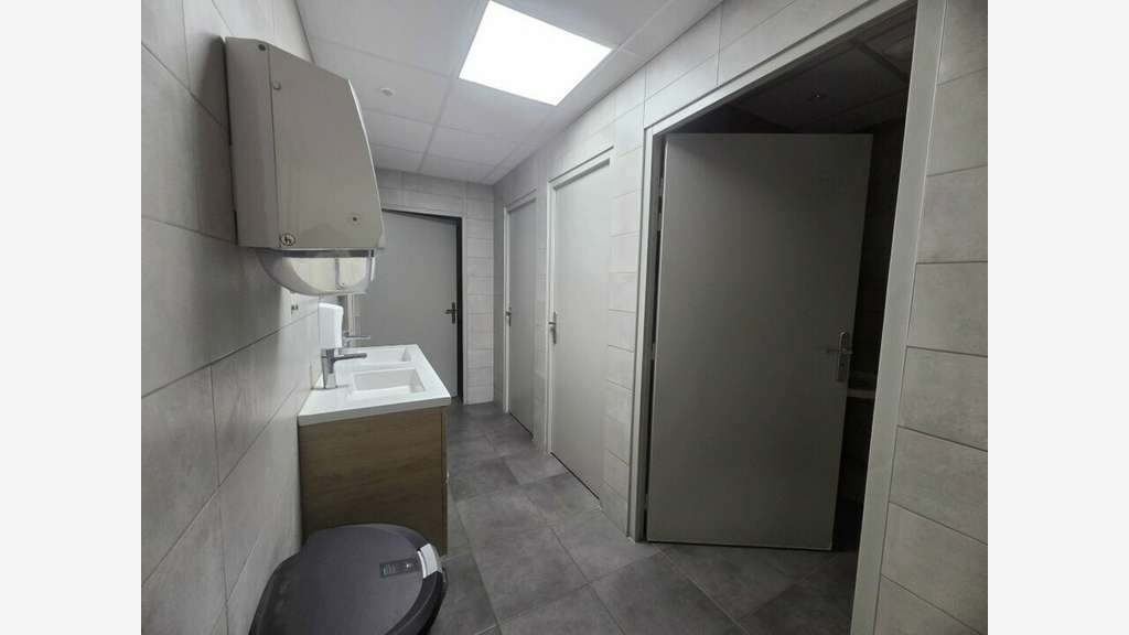 Bureau 79m² R+1 à louer à Villeurbanne  Charpennes