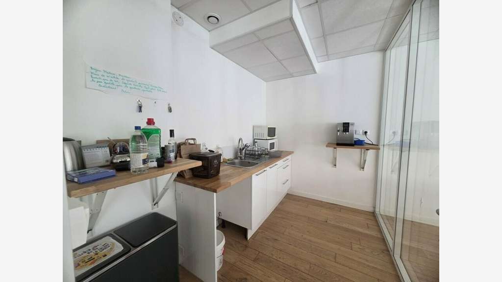 Bureau 79m² R+1 à louer à Villeurbanne  Charpennes