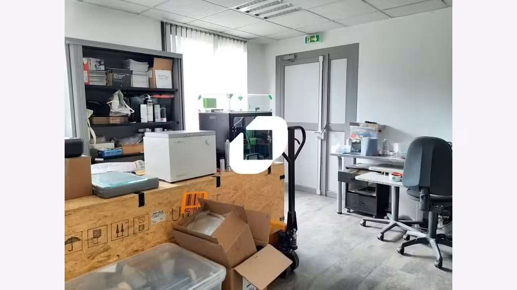 A louer Bureaux 128m² Voisins le bretonneux