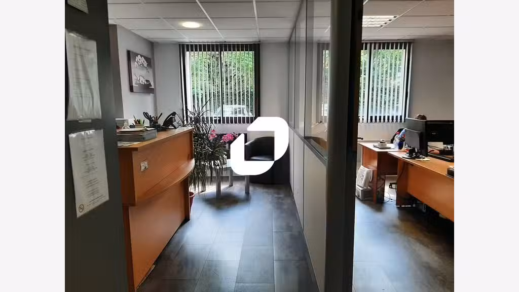 A louer Bureaux 128m² Voisins le bretonneux