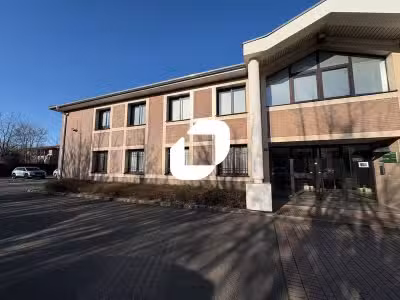 A louer Bureaux 128m² Voisins le bretonneux