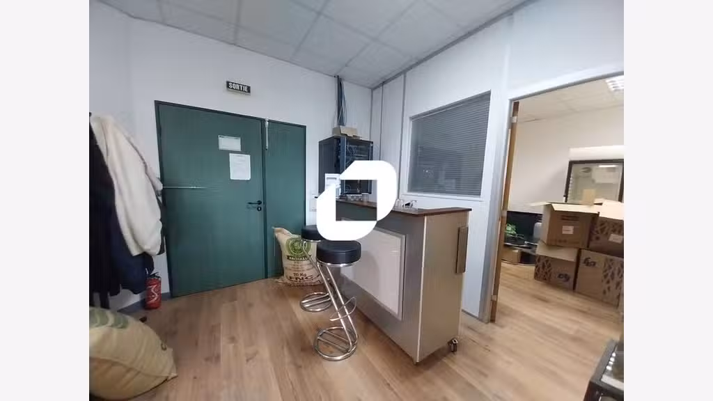A louer Bureaux 1136m² Voisins le bretonneux