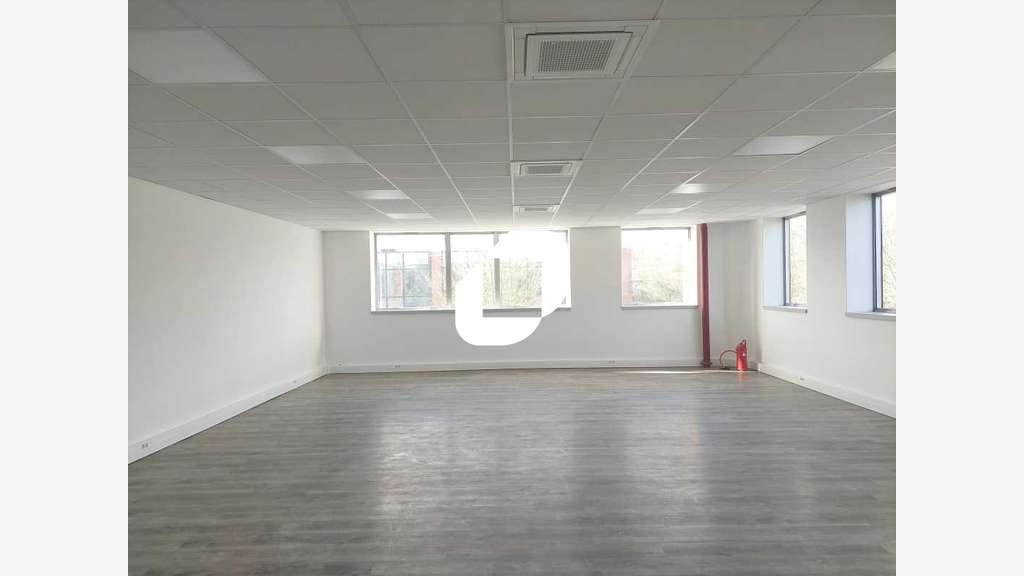 A louer Bureaux 673m² Voisins le bretonneux