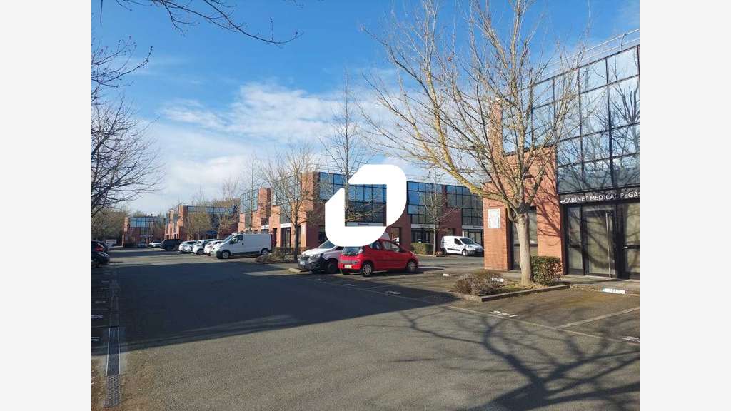 A louer Bureaux 673m² Voisins le bretonneux