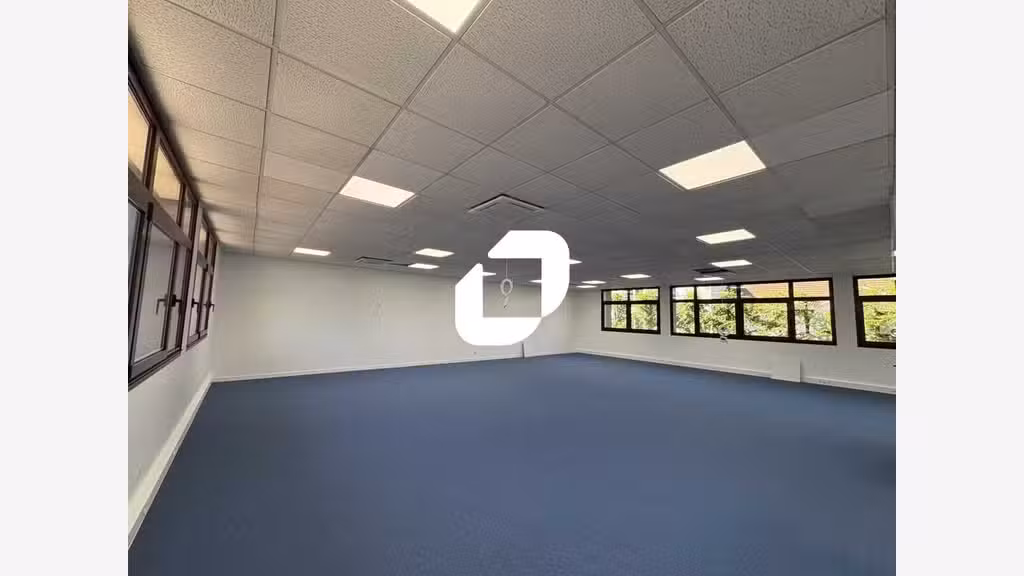A louer Bureaux 150m² Voisins le bretonneux