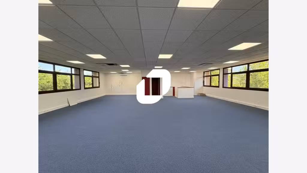 A louer Bureaux 150m² Voisins le bretonneux
