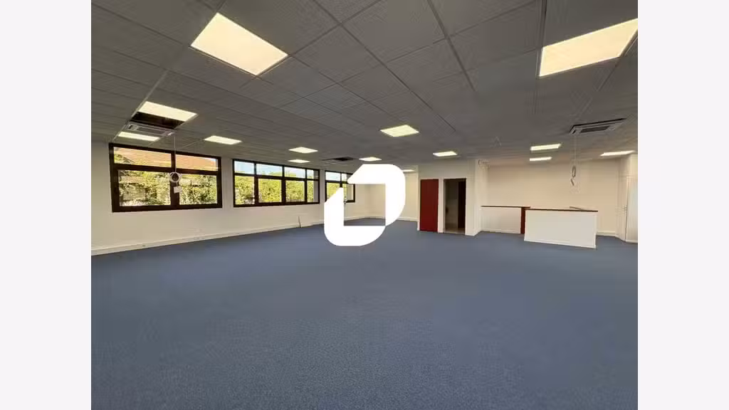 A louer Bureaux 150m² Voisins le bretonneux