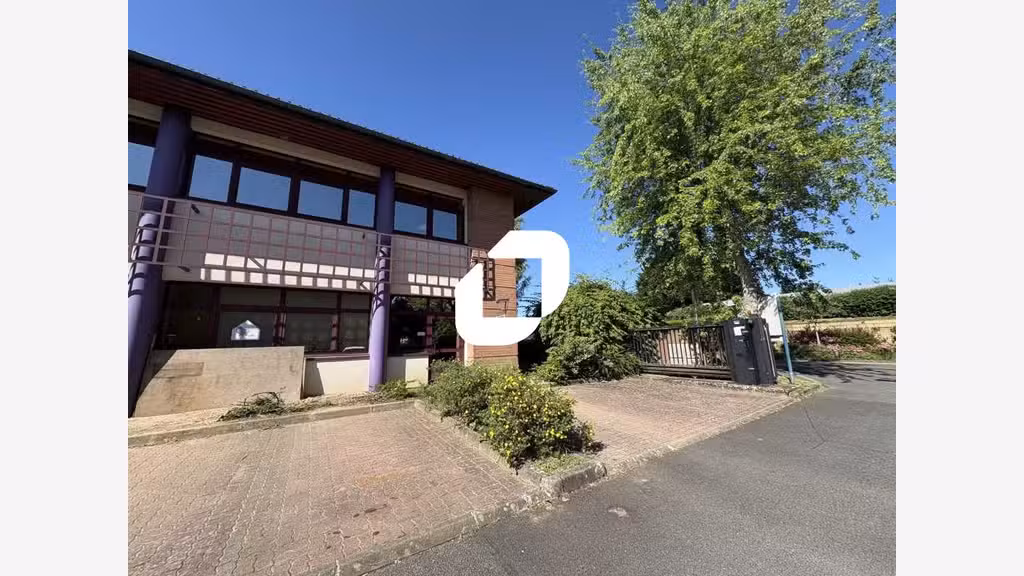 A louer Bureaux 150m² Voisins le bretonneux