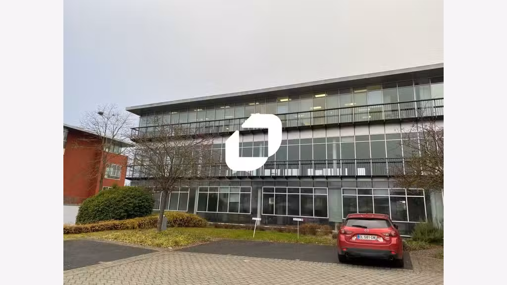 A louer Bureaux 391m² Voisins le bretonneux