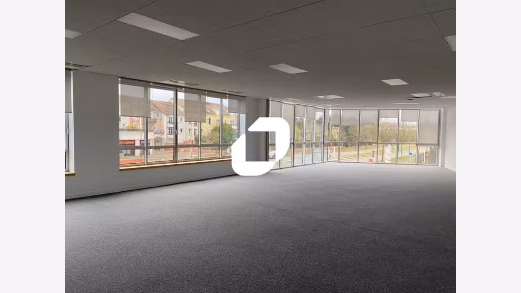A louer Bureaux 391m² Voisins le bretonneux