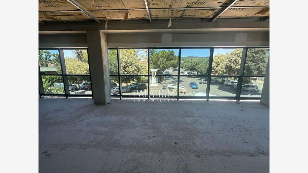 Locaux neufs 155m² à louer à Manosque ZC St-Joseph