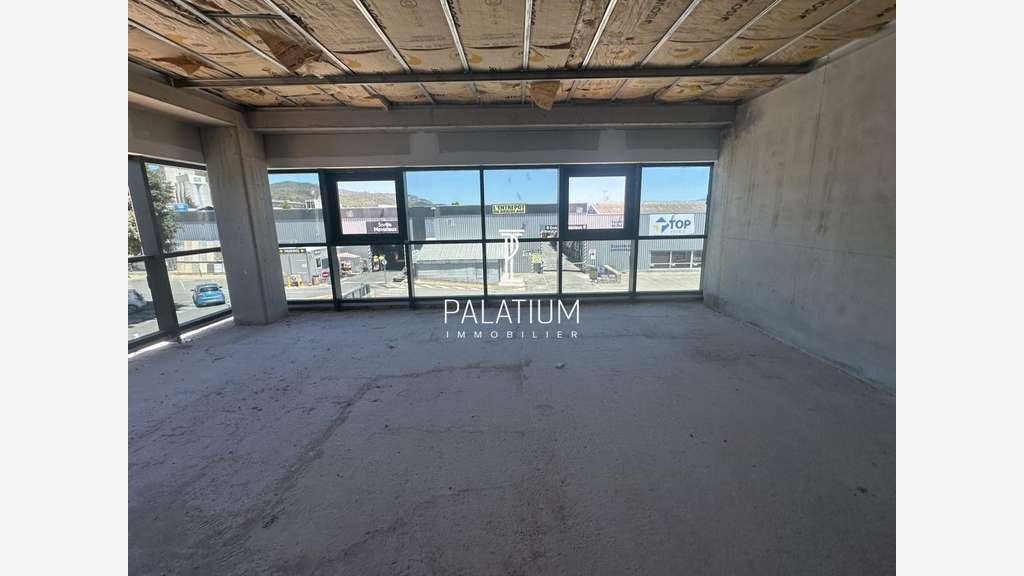 Locaux neufs 155m² à louer à Manosque ZC St-Joseph