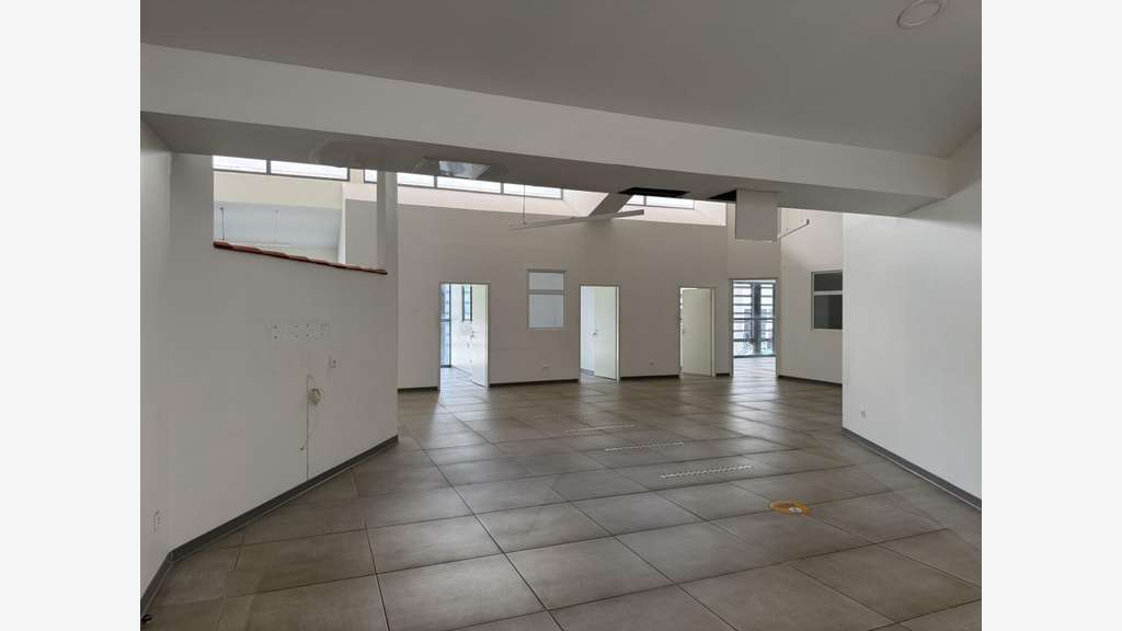 A louer plateau de bureaux 380m² R+1 Baie-Mahault