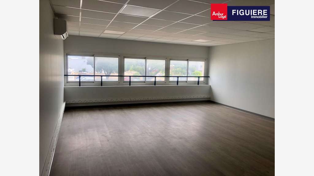 Bureaux 134m² divis. à louer Zone du Tubé à Istres
