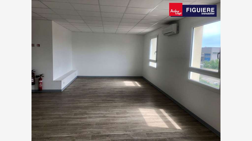 Bureaux 134m² divis. à louer Zone du Tubé à Istres