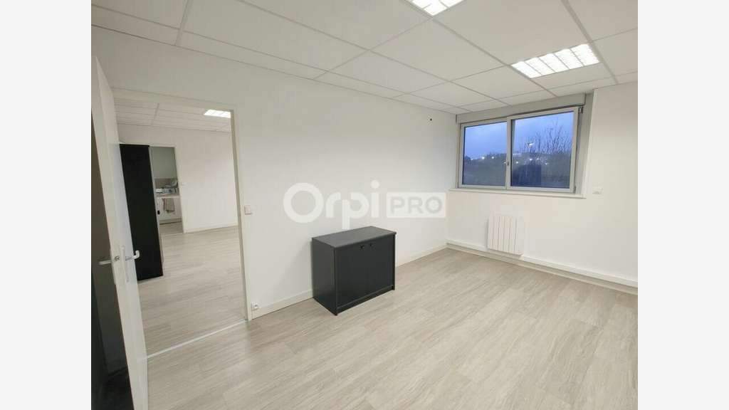 Bureaux 133m² R+1 à louer à Reims Farman