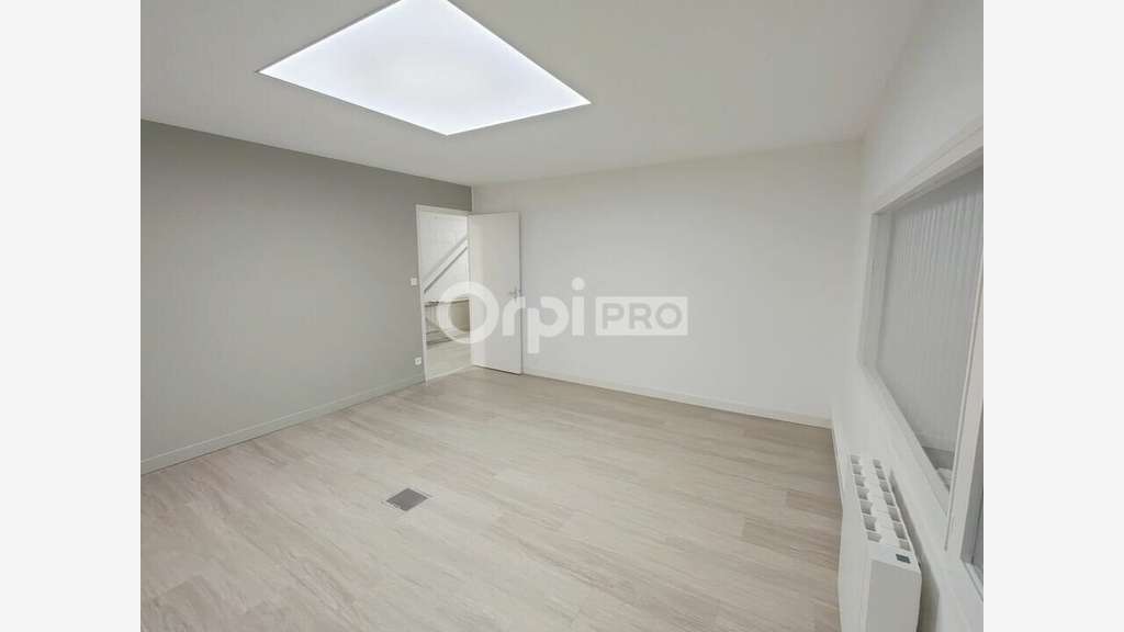 Bureaux 133m² R+1 à louer à Reims Farman