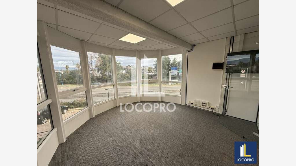 A louer bureaux 167m² en bon état Sophia-Antipolis