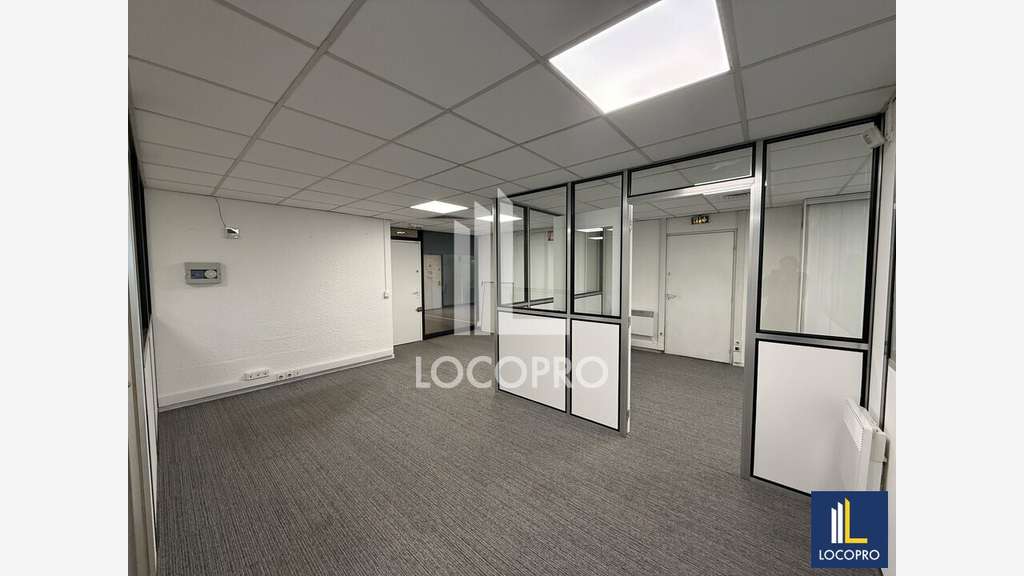 A louer bureaux 167m² en bon état Sophia-Antipolis