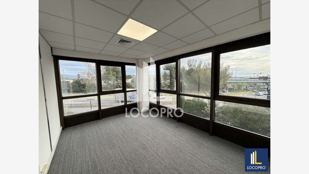 A louer bureaux 167m² en bon état Sophia-Antipolis