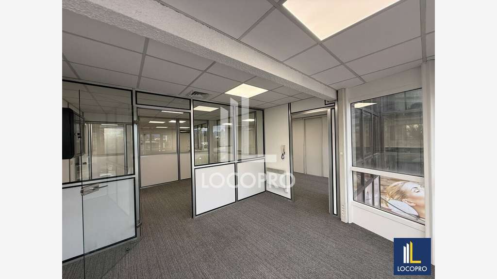 A louer bureaux 167m² en bon état Sophia-Antipolis