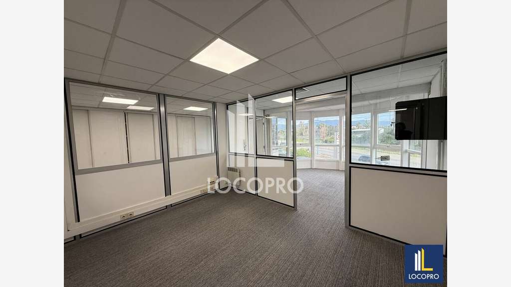 A louer bureaux 167m² en bon état Sophia-Antipolis