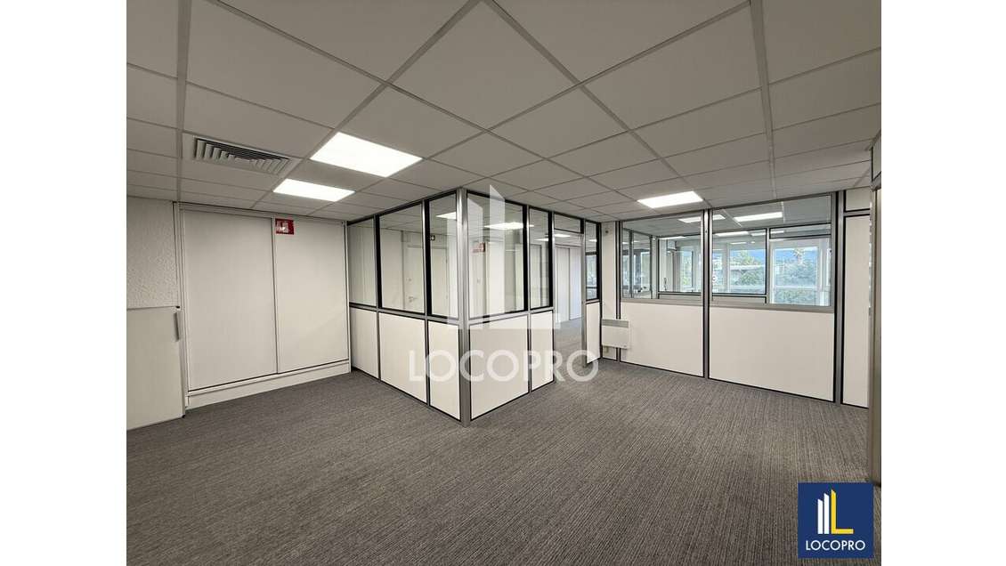 A louer bureaux 167m² en bon état Sophia-Antipolis