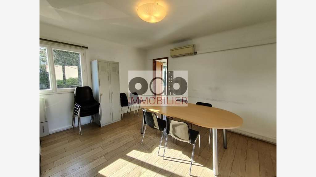 Bureaux 47m² R+1 à louer à Valbonne