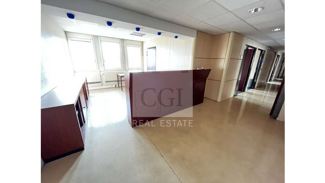 Loue bureaux de 1026m² divisibles à Villeurbanne