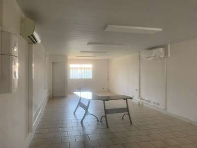 A louer bureaux 110m² en R+1 à Collery Cayenne