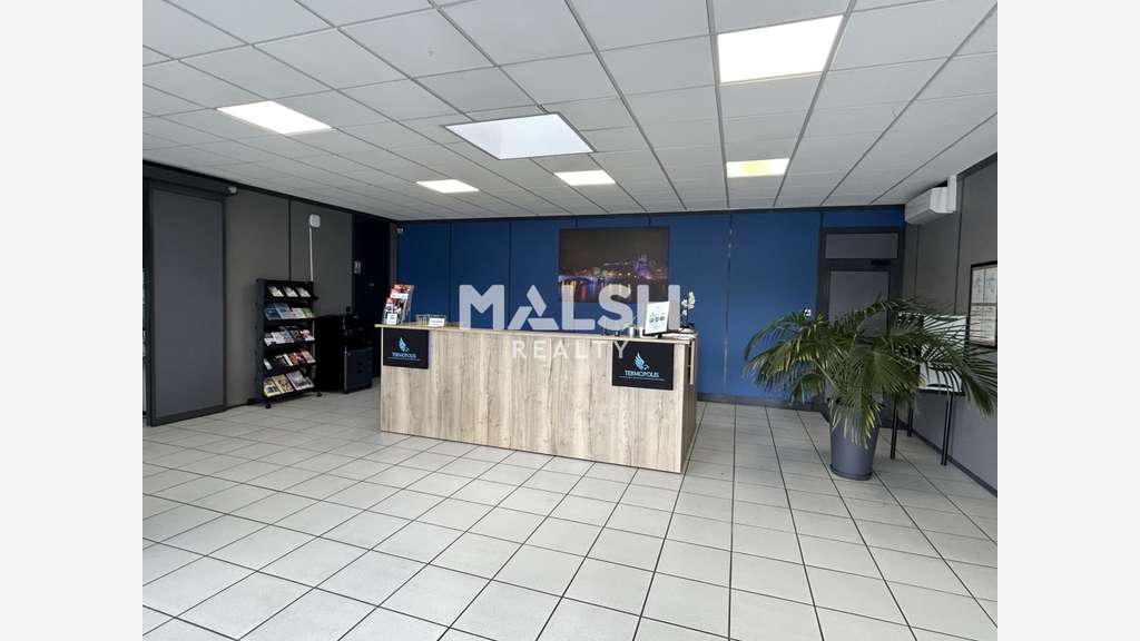 Loue bureaux 127m² en centre d'affaires à Chassieu