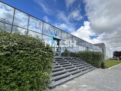 Loue bureaux 127m² en centre d'affaires à Chassieu