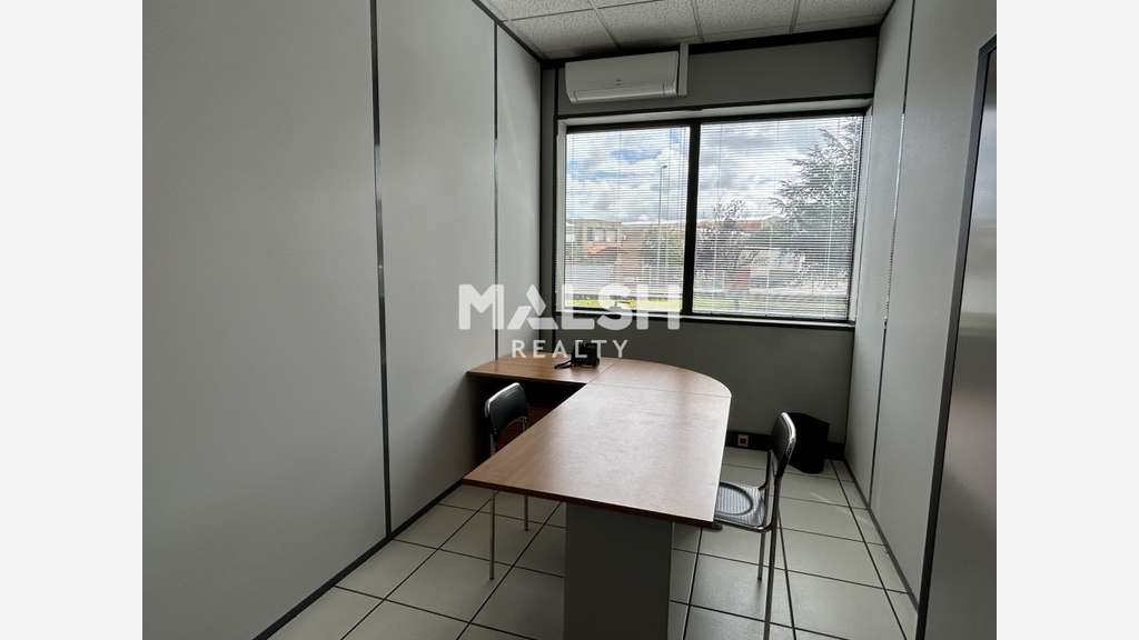 Loue bureaux 127m² en centre d'affaires à Chassieu