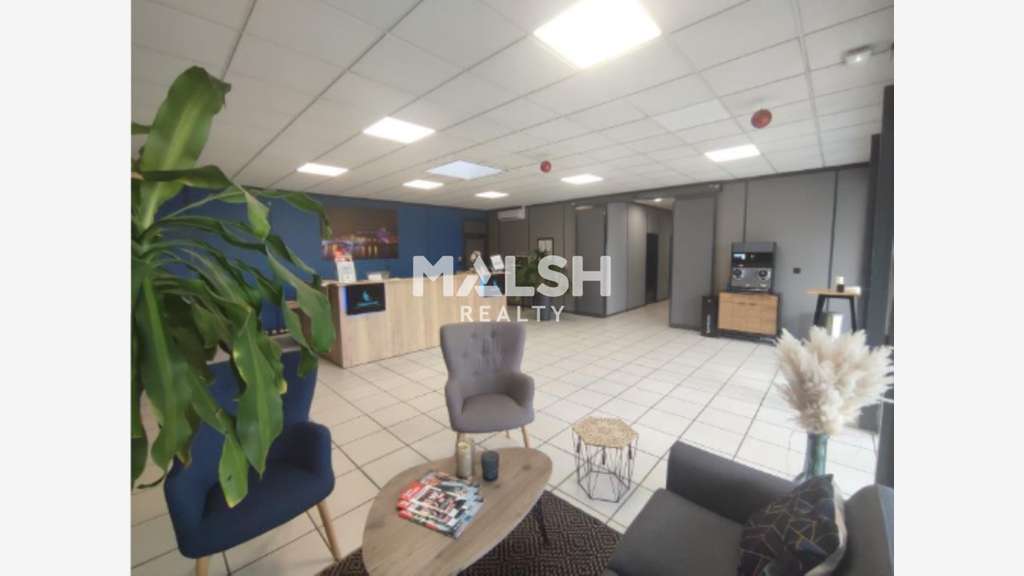 Loue bureaux 127m² en centre d'affaires à Chassieu