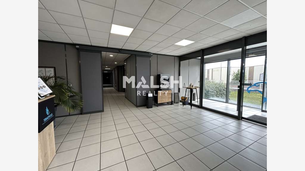 Loue bureaux 127m² en centre d'affaires à Chassieu