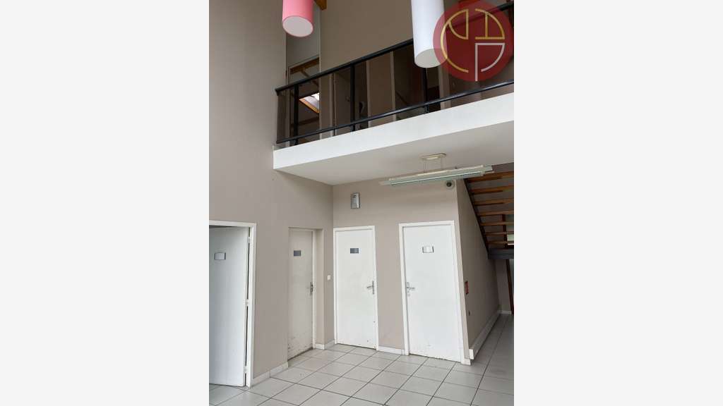 Loue bureaux activité 1350m² à Tournefeuille Pahin