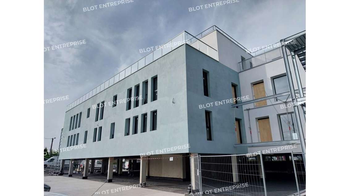 Loue bureaux divisibles 137m² au 1er étage à Vitré