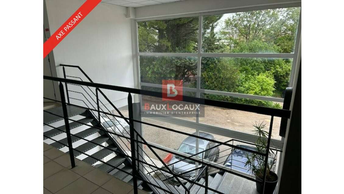 A louer bureaux 130m² R+1 à Venelles centre 
