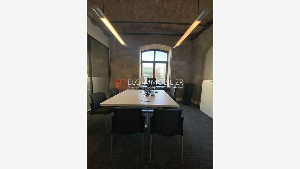Loue bureaux de 143m² à Marseille 2 La Joliette