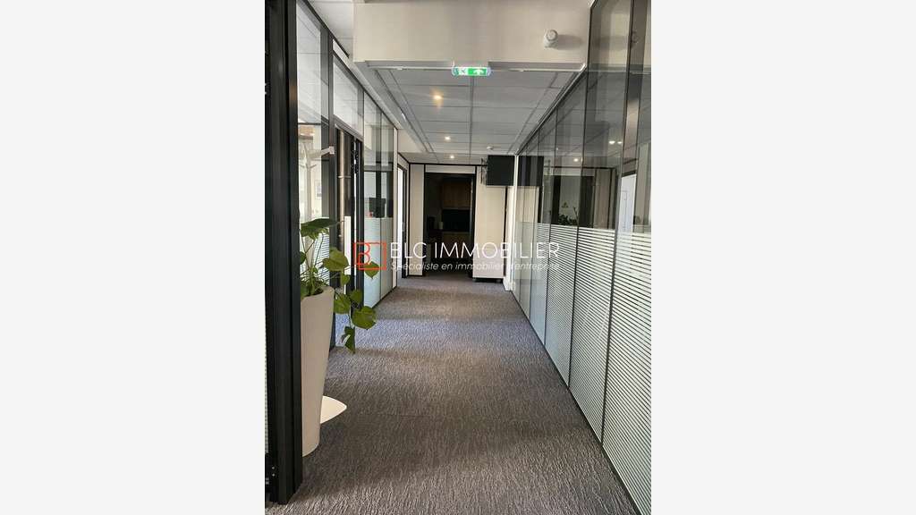 Loue bureaux de 143m² à Marseille 2 La Joliette