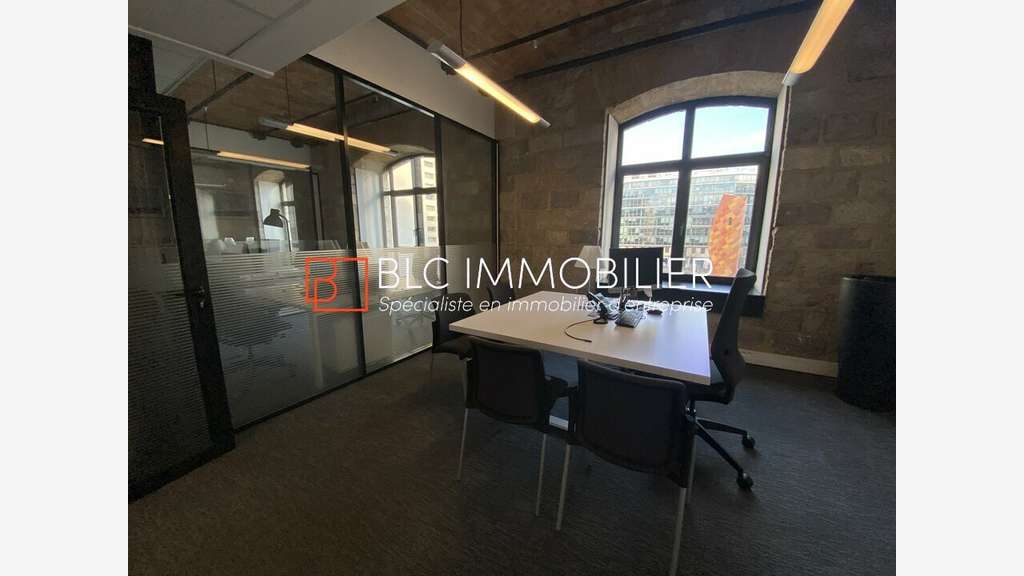 Loue bureaux de 143m² à Marseille 2 La Joliette