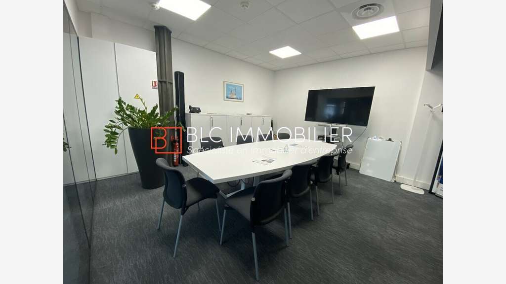 Loue bureaux de 143m² à Marseille 2 La Joliette