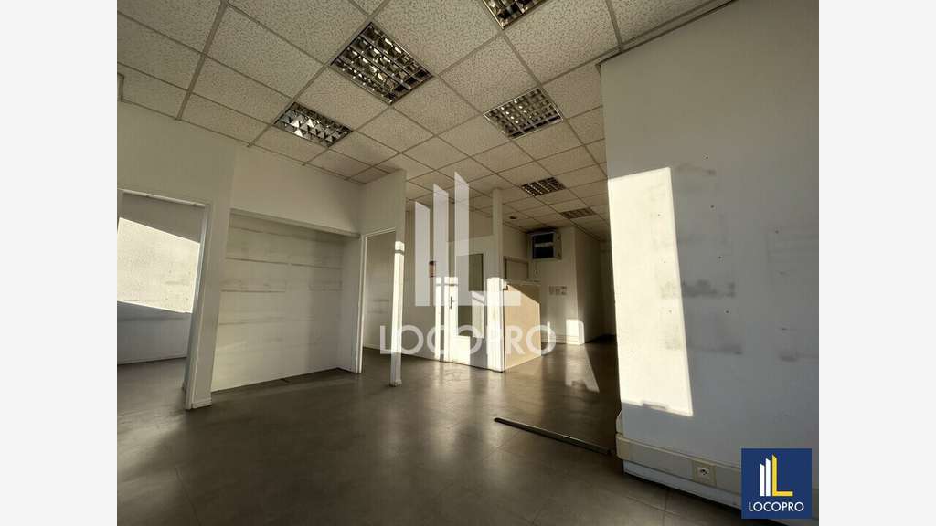 Loue bureaux 143m² au 1er étage au Plan de Grasse