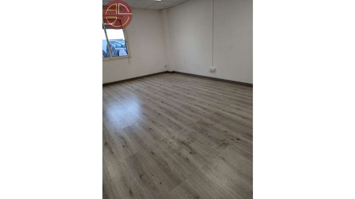 Loue bureaux de 150m² en zic à Labarthe sur Leze